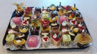  Bunt sortierte Petit Four